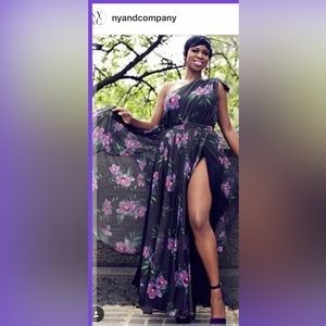 NWT! Beautiful floral dress. Size Large